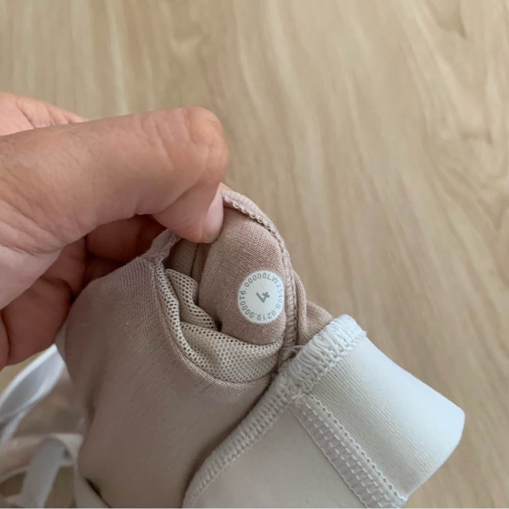 Lululemon Size 4 White Strappy Back Sports Bra Stained - Picture 8 of 8